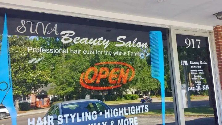 https://cdn.salonspotlight.com/photos/LA4JS9EuaTUVizggJTn0/99a94cf4-b9dc-46a6-b6c1-2fbb715eef64_720x720