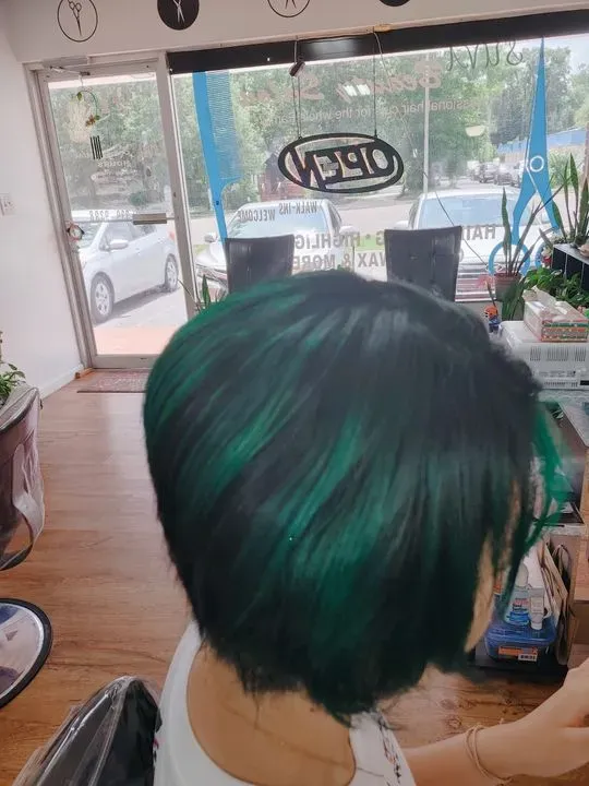 https://cdn.salonspotlight.com/photos/LA4JS9EuaTUVizggJTn0/a3484db9-8d39-4a4e-8102-e3985a583f6d_720x720