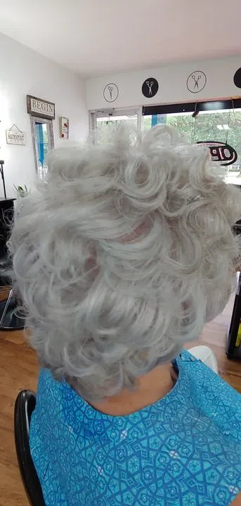 https://cdn.salonspotlight.com/photos/LA4JS9EuaTUVizggJTn0/f49797f4-71a3-462a-8019-4dc31504ef47_720x720