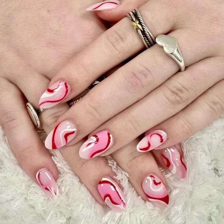 https://cdn.salonspotlight.com/photos/LAfYbc0UwCJdGiFJEqNS/1273f259-ce69-409e-808b-f8f21fa44faf_720x720