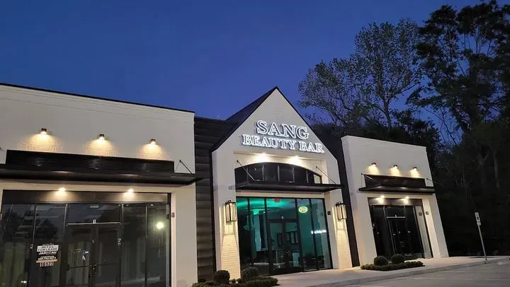 https://cdn.salonspotlight.com/photos/LAfYbc0UwCJdGiFJEqNS/327f2b04-ee9b-4fde-9e5b-78aa7af82645_720x720