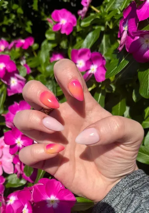 https://cdn.salonspotlight.com/photos/LAfYbc0UwCJdGiFJEqNS/c4ce943d-363c-41f2-9f6d-03304d97f038_720x720