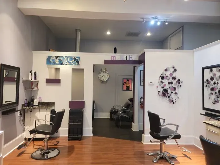 https://cdn.salonspotlight.com/photos/LBbGz42j3fdQqJ2q7oUt/5d83f3d7-cde4-415e-b5da-a4b6fb55b521_720x720