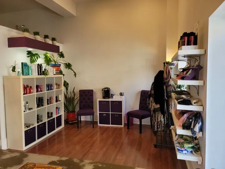 https://cdn.salonspotlight.com/photos/LBbGz42j3fdQqJ2q7oUt/71c2c0bc-cbc5-47d0-9a32-ae3f17856c86_720x720
