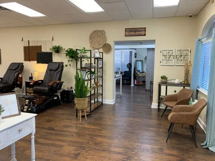 https://cdn.salonspotlight.com/photos/LGzuotaLIynQVJOMw4fd/763befc0-c7e0-4cf5-abb2-577495df4744_720x720