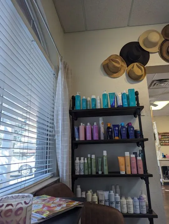 https://cdn.salonspotlight.com/photos/LGzuotaLIynQVJOMw4fd/942bbb3d-7742-4ad4-be0d-edbff30e5941_720x720