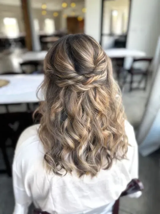 https://cdn.salonspotlight.com/photos/LHbCTwT4jbGGDWvjt3w2/80447746-9445-4b52-a03e-847b9fd9c411_720x720