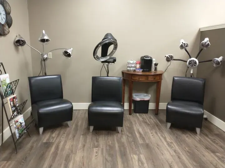 https://cdn.salonspotlight.com/photos/LJVvv1vHghgu5HuGQAvc/3e04d624-1d36-47df-8c2b-1fef966af7b0_720x720