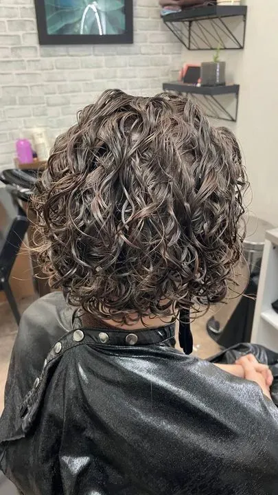 https://cdn.salonspotlight.com/photos/LKD9WLZPzfLPC7XSiqxd/75bbf603-5771-44b2-8cc2-0a5e5fb0de7b_720x720