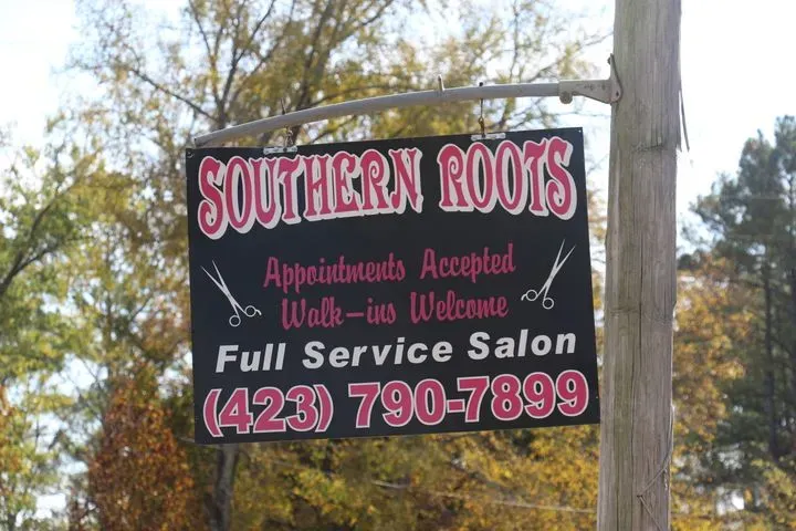 https://cdn.salonspotlight.com/photos/LMQcxayi9f1XQA3BQ3HF/f760ccfc-ffb7-48f3-9f49-0f60285f9297_720x720