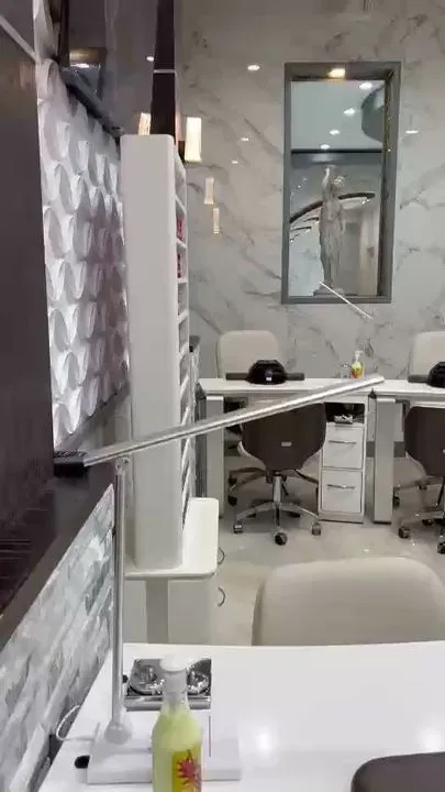https://cdn.salonspotlight.com/photos/LNndidtidIzlIyjSLChD/b40fe3b8-2c8a-459d-a1e3-64f23d440538_720x720