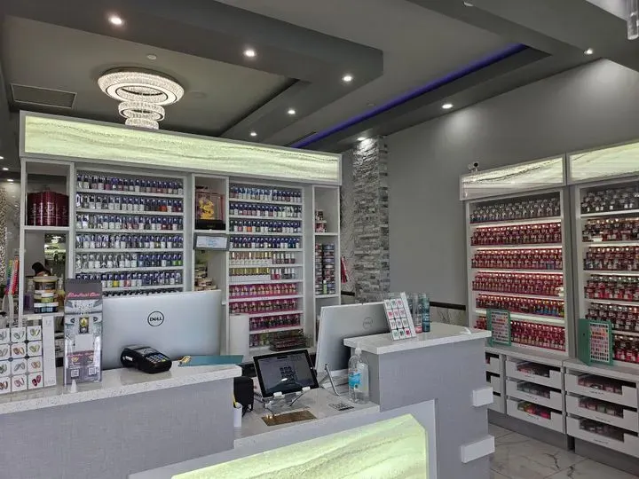 https://cdn.salonspotlight.com/photos/LNndidtidIzlIyjSLChD/cab5c863-12e5-4cc6-bfa1-1b7f8cf0fc8f_720x720