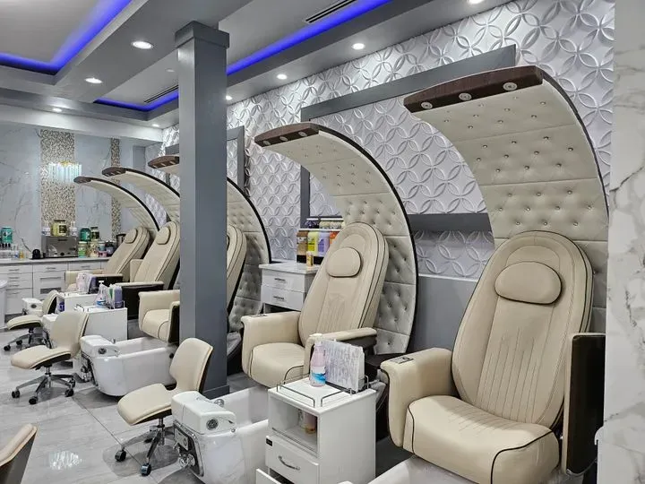 https://cdn.salonspotlight.com/photos/LNndidtidIzlIyjSLChD/fdd6ce25-7d19-4d84-8fbd-9cdae85d1115_720x720