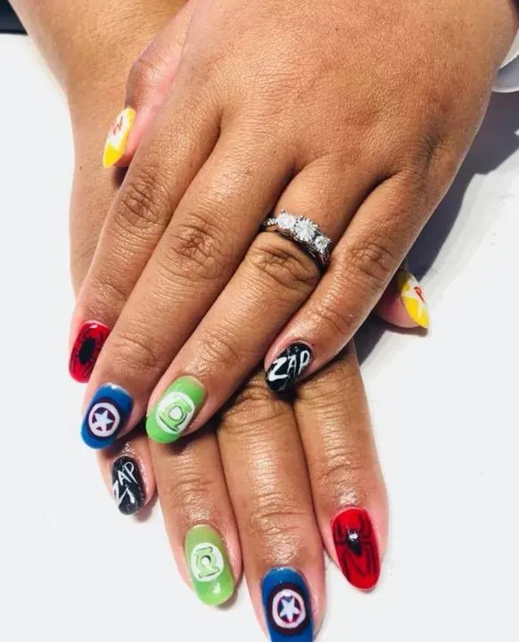 https://cdn.salonspotlight.com/photos/LO9x3EtxpyMRuJp0esWH/5b6da964-4d2a-4990-a68c-97941b5235a3_720x720