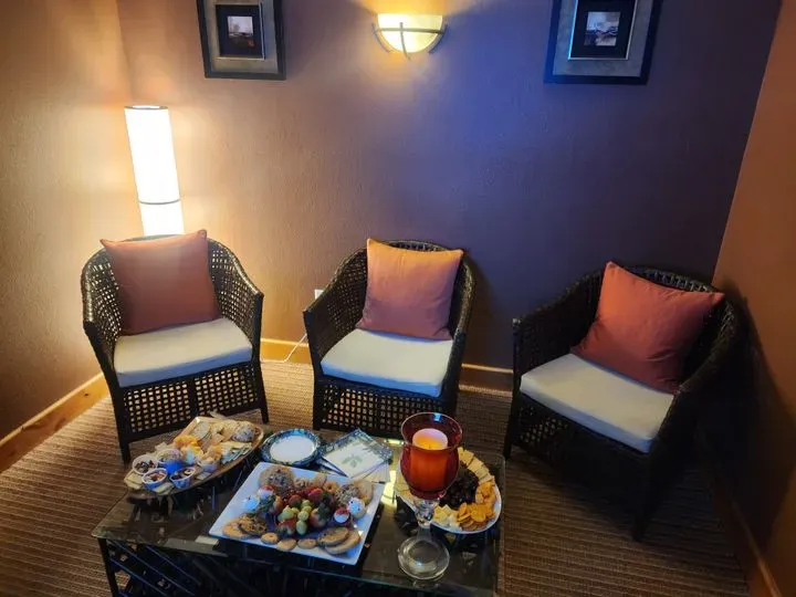 https://cdn.salonspotlight.com/photos/LOQPSMmEG4c5wnQJWFak/0b276ff8-884c-48b2-b4d9-993d39915a5e_720x720