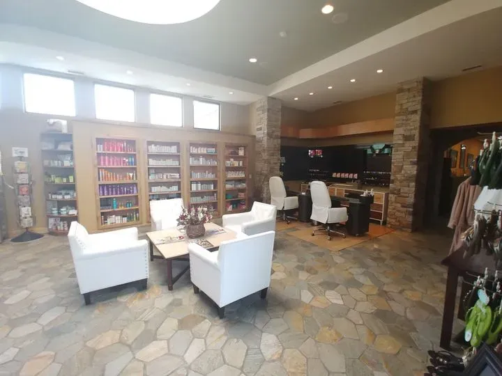 https://cdn.salonspotlight.com/photos/LOQPSMmEG4c5wnQJWFak/f44d17ad-efa8-4d8b-878e-ea72bab0b32c_720x720