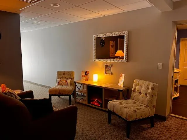 https://cdn.salonspotlight.com/photos/LOSCSfqGFKXnDaZg3bJ1/9a7fb06f-b76f-4234-b94f-f25512ec68c9_720x720