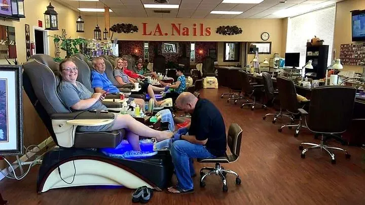 https://cdn.salonspotlight.com/photos/LOo57BUCnLdf0uJwYoZR/d9a502a2-a1d6-4653-b234-78c89a5c2c4f_720x720