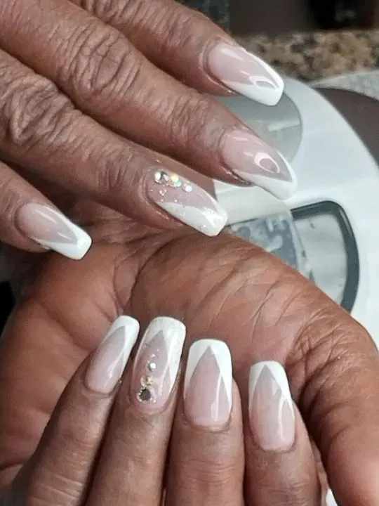 https://cdn.salonspotlight.com/photos/LOo57BUCnLdf0uJwYoZR/eebe7e30-f9c0-47b8-b22d-b77193251929_720x720