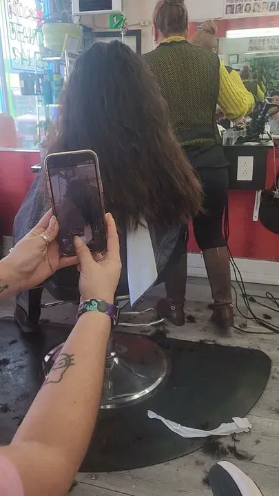 https://cdn.salonspotlight.com/photos/LPJTo5ePAODv6JA9V785/9690274f-2492-4193-8307-224d2df09dd6_720x720