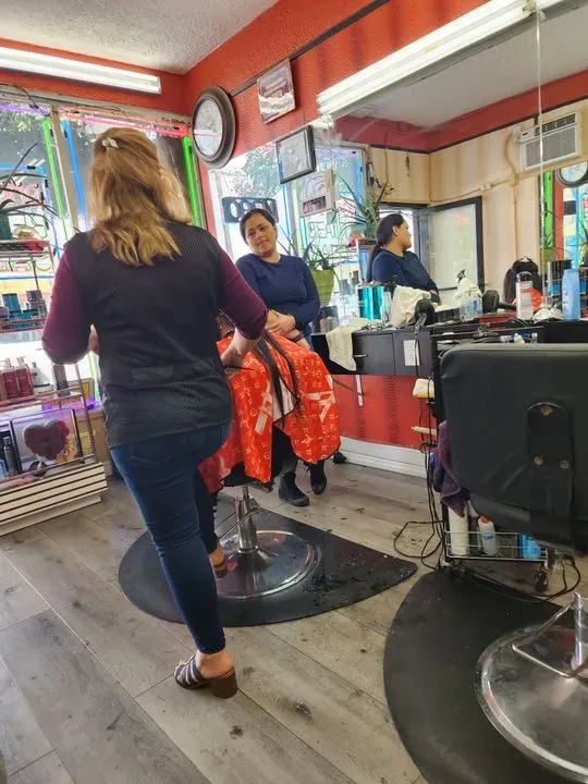 https://cdn.salonspotlight.com/photos/LPJTo5ePAODv6JA9V785/f262c74b-3145-48f8-a991-79841616c0e1_720x720
