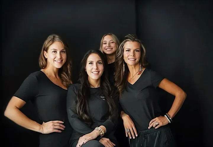 https://cdn.salonspotlight.com/photos/LSwS6cHjo4YvAuBApsW4/e8cf6c13-95a3-4765-807a-58339aa4a2f3_720x720