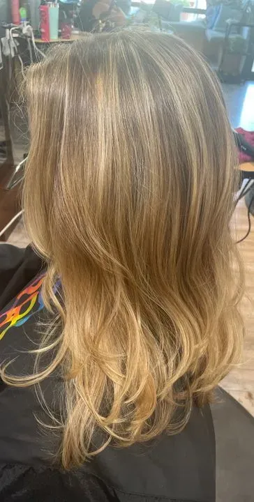 https://cdn.salonspotlight.com/photos/LSwTVxaQMGrHMxq4eBZd/0e09c57f-0915-4c9f-b9f9-1d39e22154a5_720x720