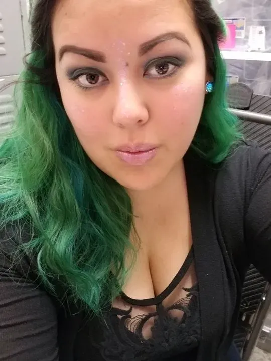 https://cdn.salonspotlight.com/photos/LSwTVxaQMGrHMxq4eBZd/4f231303-ffba-456e-90f7-f0a8187868b7_720x720