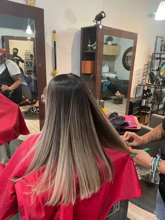 https://cdn.salonspotlight.com/photos/LSwTVxaQMGrHMxq4eBZd/c5af745a-42bf-4347-9c09-addd7444dfb5_720x720
