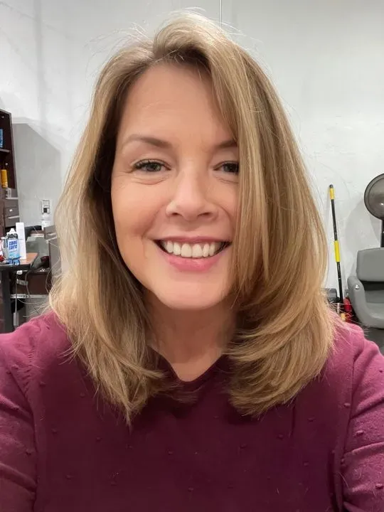 https://cdn.salonspotlight.com/photos/LSwTVxaQMGrHMxq4eBZd/fa78516f-da3a-413c-be73-3d30392390f9_720x720