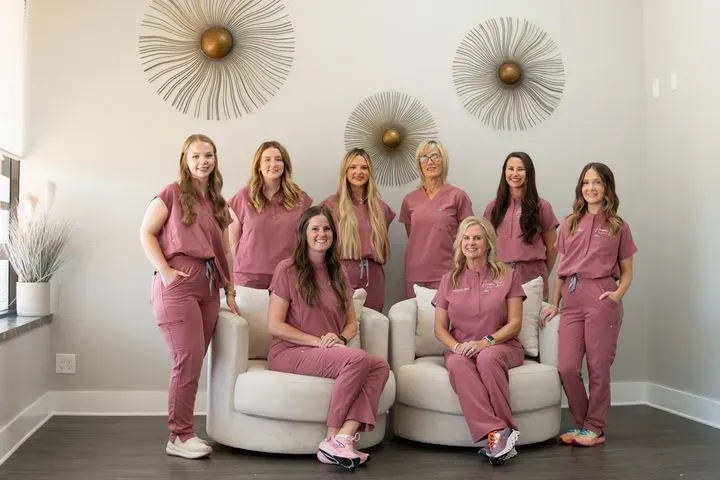 https://cdn.salonspotlight.com/photos/LTr9vpeEYLyfVOalEcvm/197c75c5-8d44-413a-84a5-a685cd95d01b_720x720