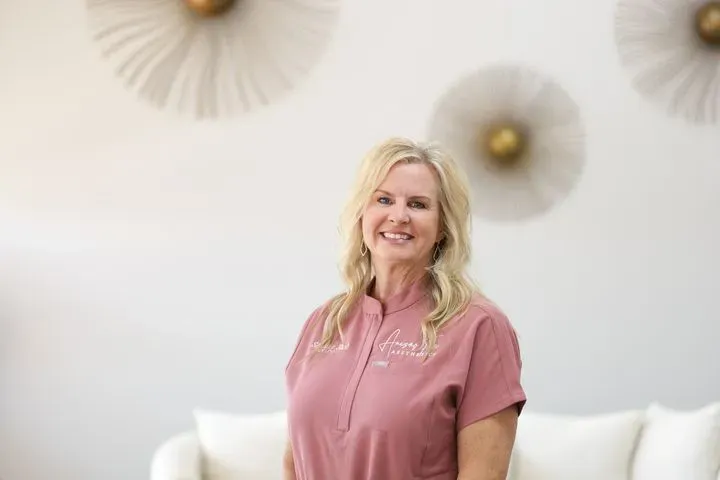 https://cdn.salonspotlight.com/photos/LTr9vpeEYLyfVOalEcvm/d308ca34-a0e2-4f9c-8120-ea83b0b585d6_720x720