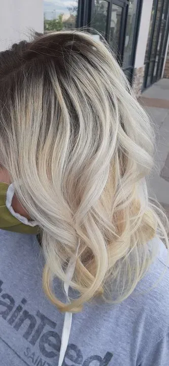 https://cdn.salonspotlight.com/photos/LW01mi4etaDCF2VZ1Gbe/35dac00b-1627-457e-a8e1-cc7a575c1c71_720x720