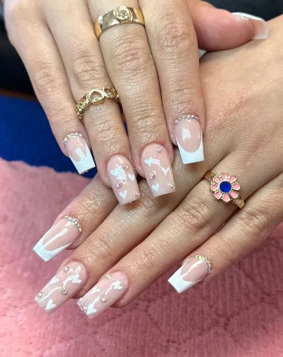 https://cdn.salonspotlight.com/photos/LWnojbZXvN7pnqWeWrAI/4716f4ff-3a8b-48e5-8dec-b8535aa30636_720x720