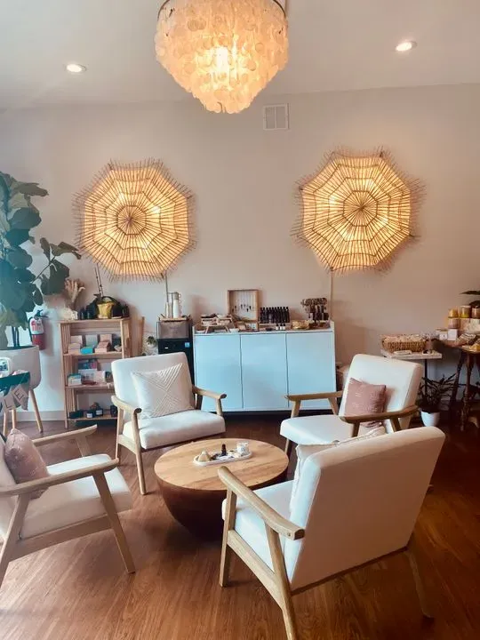 https://cdn.salonspotlight.com/photos/LYDkoxwmMyDY0kgXzZ4F/978608c9-ed81-43ed-9719-4903a9de899c_720x720