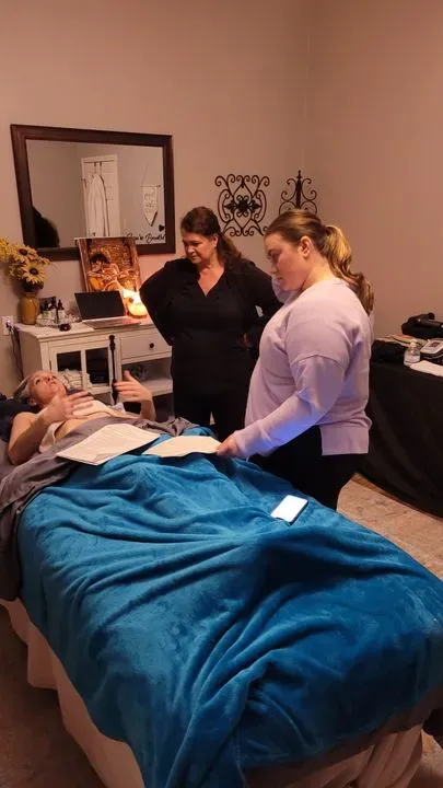 https://cdn.salonspotlight.com/photos/LZsSuGQKlTtWXfIMnQUk/71375a67-3ec6-426c-a556-2487644b7886_720x720