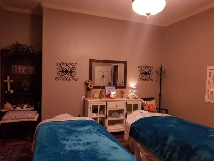 https://cdn.salonspotlight.com/photos/LZsSuGQKlTtWXfIMnQUk/e704148a-bd9d-4542-979b-ba2f2dac8736_720x720