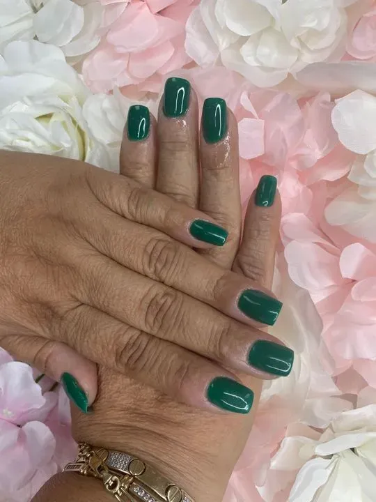 https://cdn.salonspotlight.com/photos/LaKQHX6UdmquZ4rIXkJV/f13ef578-e80d-471f-8362-a5fdb88901c7_720x720