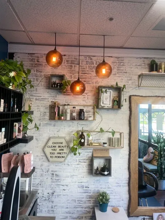 https://cdn.salonspotlight.com/photos/LcOewNiwsC4gGdBOTDaS/571d5bf9-c54a-4b5d-8d95-070437476e64_720x720