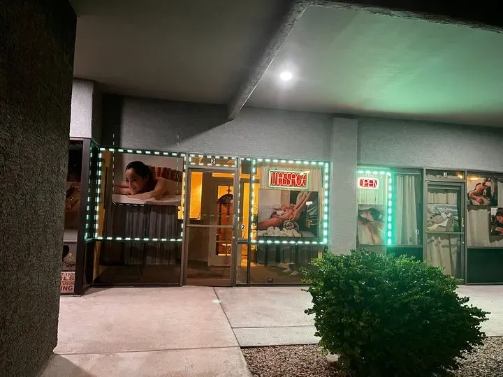 https://cdn.salonspotlight.com/photos/LczRzkDC9RZTD1qAoZiR/bf292a79-d885-4199-85a8-a90d9460ae2e_720x720