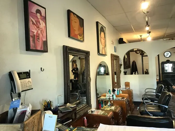 https://cdn.salonspotlight.com/photos/LiEpFscqCsCxh6YqhIvC/0a73114c-bcea-4383-90bc-e100541c0918_720x720