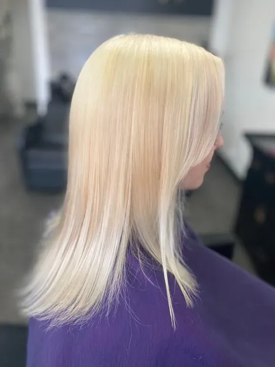 https://cdn.salonspotlight.com/photos/LkIc3M5AWghLB0kBDEZW/b57508f5-b33f-4f5f-ae8a-fc3cf54c104c_720x720