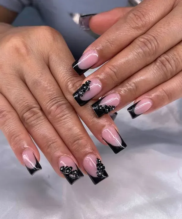 https://cdn.salonspotlight.com/photos/LlG8GUiLYc25qzLMbjT5/4e4b3845-0f76-4f5a-a9bc-5e37dc22b235_720x720
