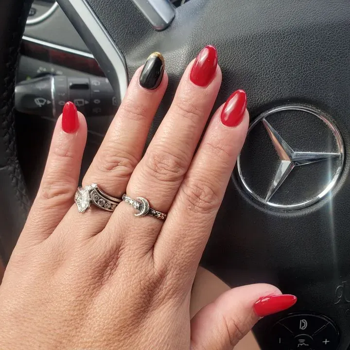 https://cdn.salonspotlight.com/photos/LnIg7u54GSJnDvfIYfXr/58bbbd9c-6ed2-4118-81ea-75aee2a65b1c_720x720