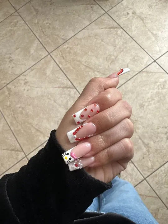 https://cdn.salonspotlight.com/photos/LnIg7u54GSJnDvfIYfXr/c3b498dd-3a9a-40e2-bc55-46fdb0d6a801_720x720