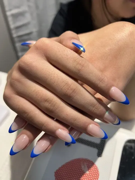 https://cdn.salonspotlight.com/photos/LoEw9o32gel37YBR13iw/28ce6d50-6bfb-4615-8aab-e284611641a2_720x720
