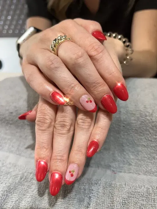 https://cdn.salonspotlight.com/photos/LoEw9o32gel37YBR13iw/ea3d9182-7520-49ce-9d00-abba98164ba8_720x720