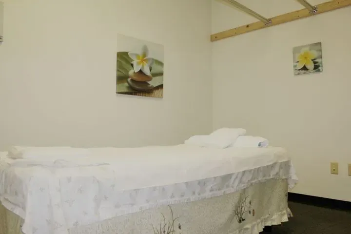 https://cdn.salonspotlight.com/photos/LoTkUQx1fjiHPpezUlL1/53344e85-47ec-4bbe-a55b-a925bbbc56b3_720x720
