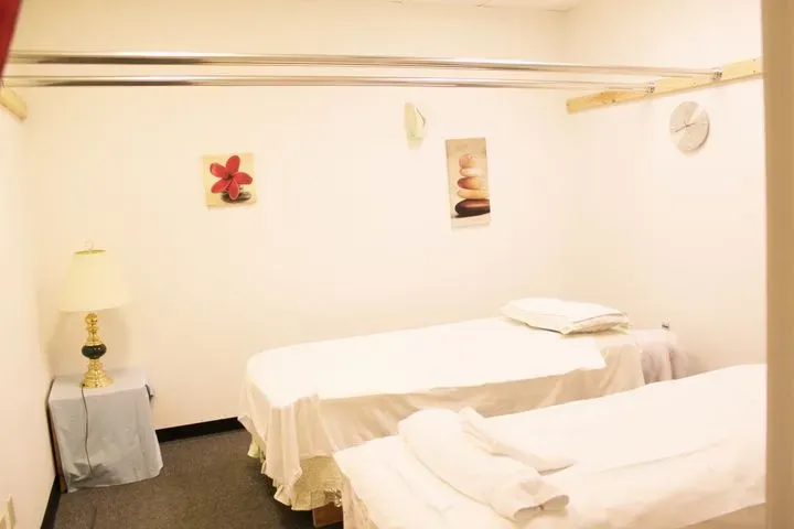https://cdn.salonspotlight.com/photos/LoTkUQx1fjiHPpezUlL1/7af6eb75-359e-45a8-8553-9e8e0df92e4e_720x720