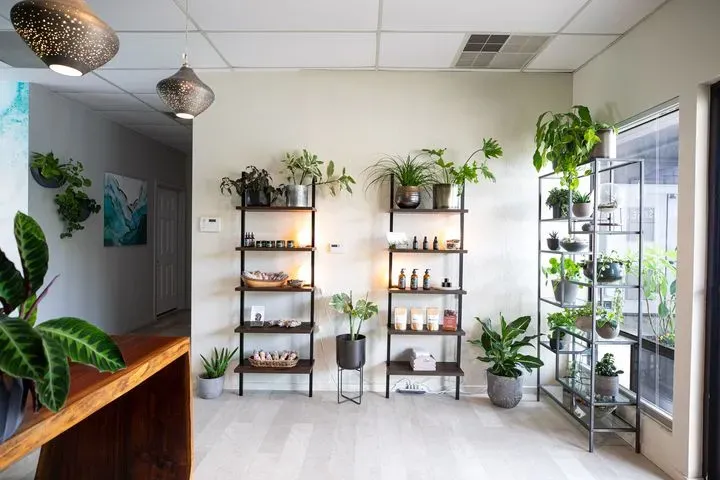 https://cdn.salonspotlight.com/photos/Lok5LTinKZLzLklepezI/0f362962-4585-49e2-8cf5-dbf7f57e802e_720x720